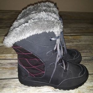 Like new Columbia Youth Ice Maiden boots Size 6Y